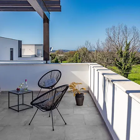 Villa Lu Near Fazana For 7 People With Private Pool, Kids Playground & Sea View *