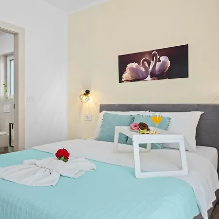 Lu Near Fazana For 7 People With Private Pool, Kids Playground & Sea View Villa *