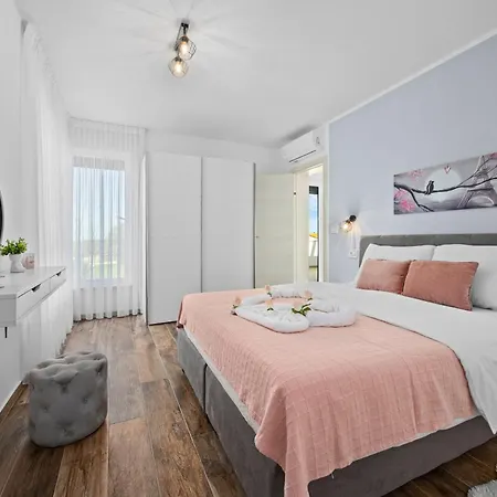 Lu Near Fazana For 7 People With Private Pool, Kids Playground & Sea View * Galižana