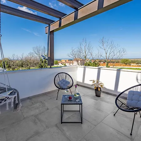 Lu Near Fazana For 7 People With Private Pool, Kids Playground & Sea View Villa Galižana