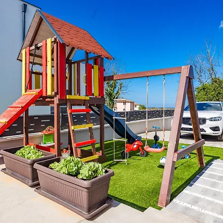 Lu Near Fazana For 7 People With Private Pool, Kids Playground & Sea View *