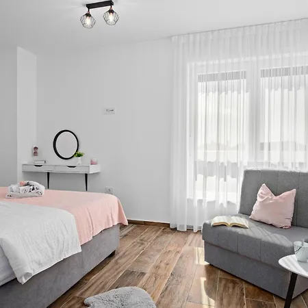 Lu Near Fazana For 7 People With Private Pool, Kids Playground & Sea View Villa Galižana