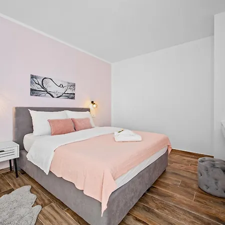 Lu Near Fazana For 7 People With Private Pool, Kids Playground & Sea View Villa *