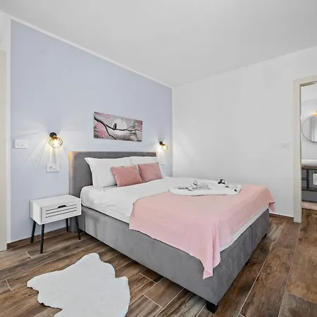 Lu Near Fazana For 7 People With Private Pool, Kids Playground & Sea View Galižana