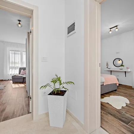 Lu Near Fazana For 7 People With Private Pool, Kids Playground & Sea View Villa