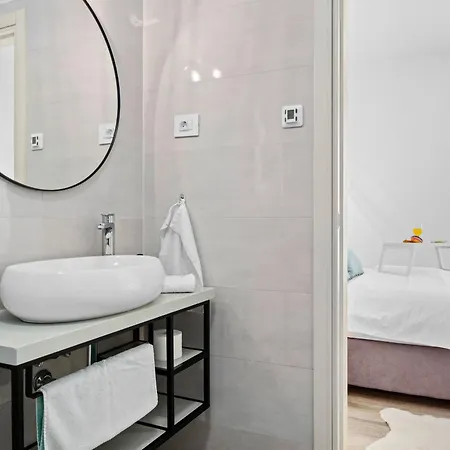 Lu Near Fazana For 7 People With Private Pool, Kids Playground & Sea View Villa Galižana