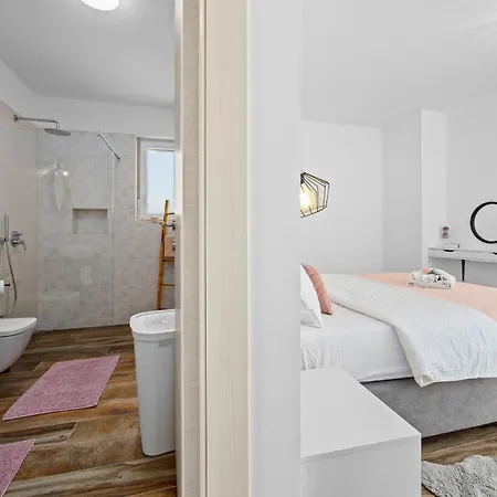 Lu Near Fazana For 7 People With Private Pool, Kids Playground & Sea View