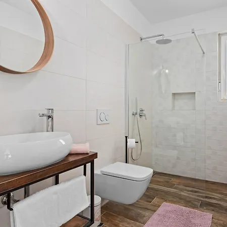 Lu Near Fazana For 7 People With Private Pool, Kids Playground & Sea View Villa