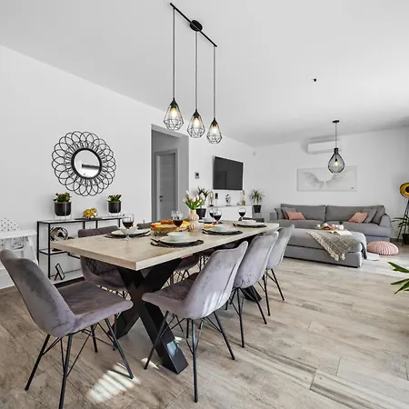 Lu Near Fazana For 7 People With Private Pool, Kids Playground & Sea View * Galižana