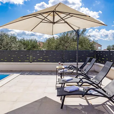 Villa Lu Near Fazana For 7 People With Private Pool, Kids Playground & Sea View Galižana